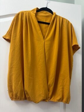 Women's Mustard V-Neck Short Sleeve Top